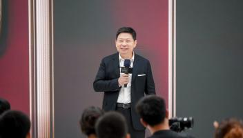 華為Mate XT非凡大師首銷引爆市場：線下門店排隊、電商平臺“秒光”